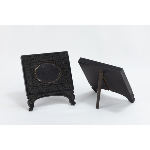 134 - A Pair of Anglo Indian Ebony Carved Frames from the 19th Century.

H: Approximately 13.5cm