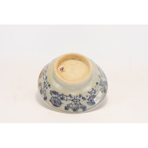 107 - **NO RESERVE**
A Chinese Porcelain Bowl with Blue Floral Patterns Probably from the Qing Dynasty.

D... 