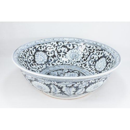 104 - A Large Rare Chinese Blue & White Porcelain Bowl  Decorated with Floral Patterns.

H: Approximately ... 