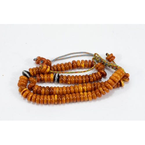 193 - An Islamic Butterscotch Amber Prayer Beads Tasbih Containing 99 Beads.

Half breaded length: 19cm
30... 