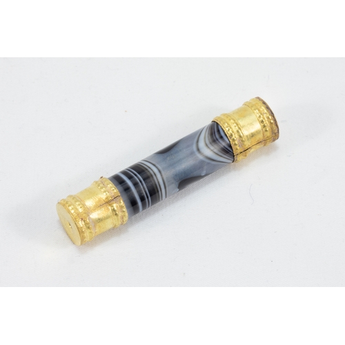 30 - An Islamic Agate & Gold Cylindrical Bead. 

L: Approximately 5.1cm