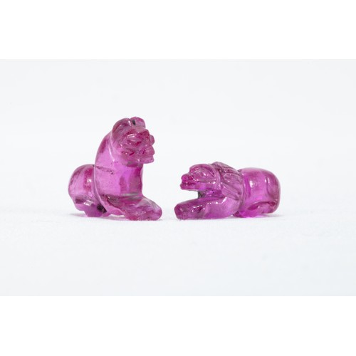 334 - A Lot of 2 Carved Pink Gemstone Figures of Lions, Possibly Ruby.

5.4g
Approximately 1.8cm x 1.5cm &... 