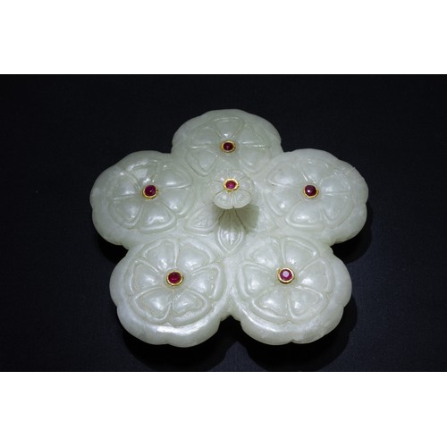 301 - An Indian Mughal Jade Lidded Dish Decorated with Gemstones from the 19th-20th Century.

L: Approxima... 