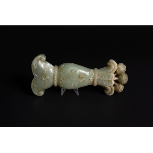 299 - An Indian Mughal Jade Handle Carved with Floral Patterns.

H: Approximately 13.5cm