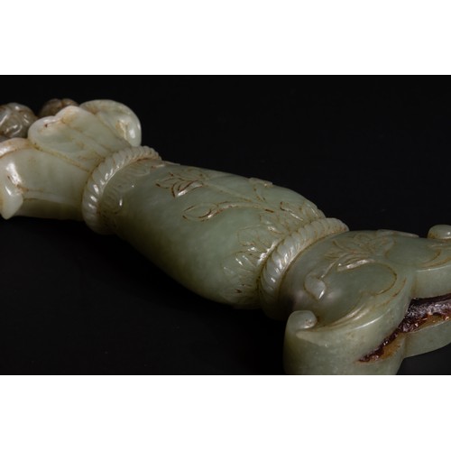 299 - An Indian Mughal Jade Handle Carved with Floral Patterns.

H: Approximately 13.5cm