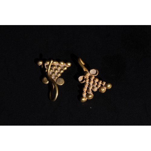 239 - A Pair of Bactrian Gold Earrings, Circa 1st Millennium B.C.

3.15g

Private Collector from United Ki... 