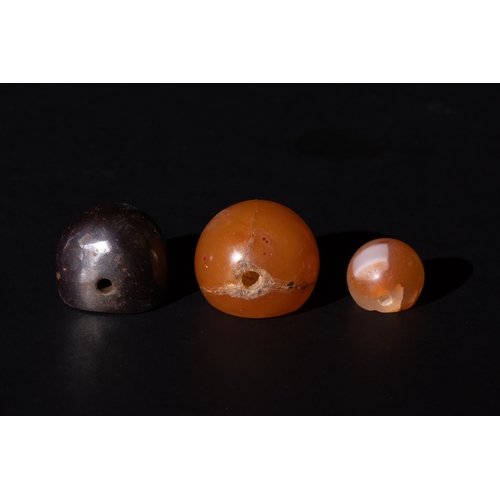 3 - **NO RESERVE**

A Lot of 3 Sassanian Style Seals. 

2 made from agate, 1 made from black stone. 

H:... 