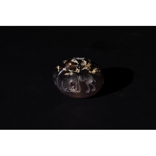 5 - **NO RESERVE**

A Sassanian Style Agate Seal Stamp Depicting Probably Deer.

H: Approximately 1.9cm
... 