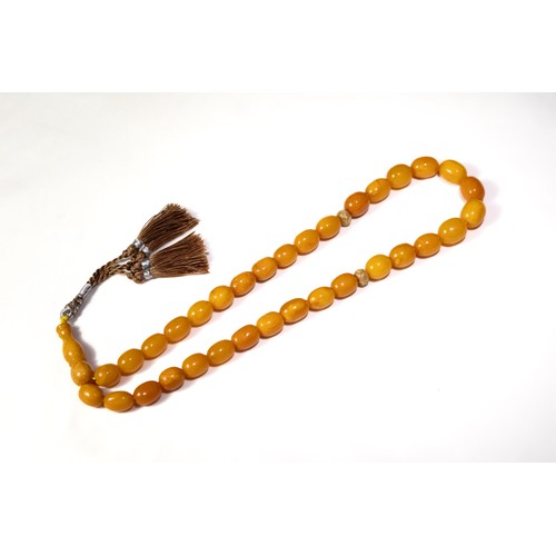 121 - An Islamic Butterscotch Amber Tasbih Prayer Beads.

75g

Half breaded length: Approximately 29.5cm