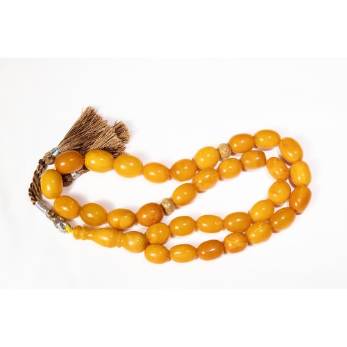 121 - An Islamic Butterscotch Amber Tasbih Prayer Beads.

75g

Half breaded length: Approximately 29.5cm