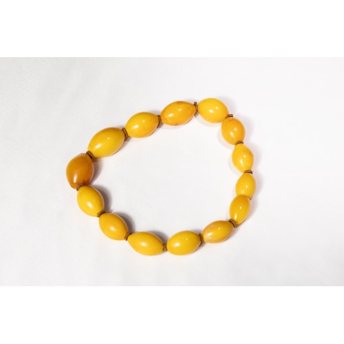 125 - An Islamic Ottoman Butterscotch Amber Beads Short Necklace

58g

Half breaded length: Approximately ... 