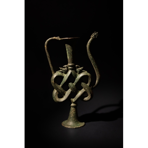 99 - A Rare Central Indian (Deccan) Bronze Anthropomorphic Ewer, 16-17th Century.

H: Approximately 35cm
... 