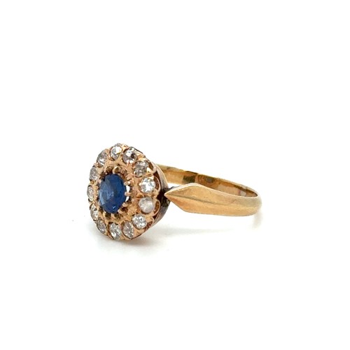 114 - A Continental Natural Sapphire & Diamond Ring Set on 18 Carat Gold Early 20th Century. 

3.9g