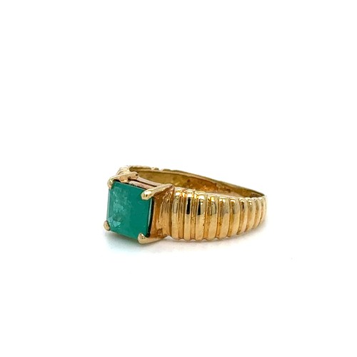 115 - A Brazilian Emerald Ring Set on 18 Carat Gold, Circa 1980's.

3.2g