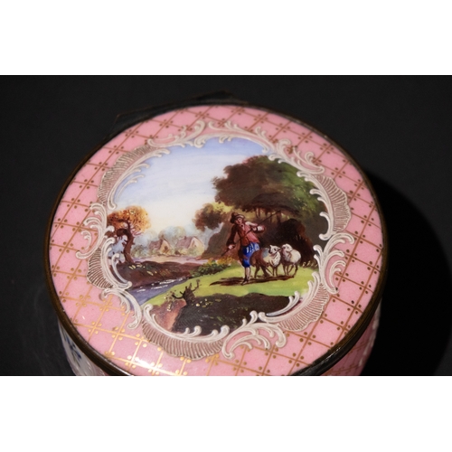 16 - An English Staffordshire Enamel Bonbonniere or Snuffbox, Mid 18th Century.

Diameter: Approximately ... 