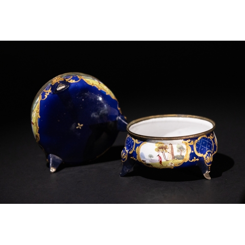 23 - A Pair of English Enamelled Salt Cellars, Late 18th Century.

D: Approximately 6.5cm
H: Approximatel... 