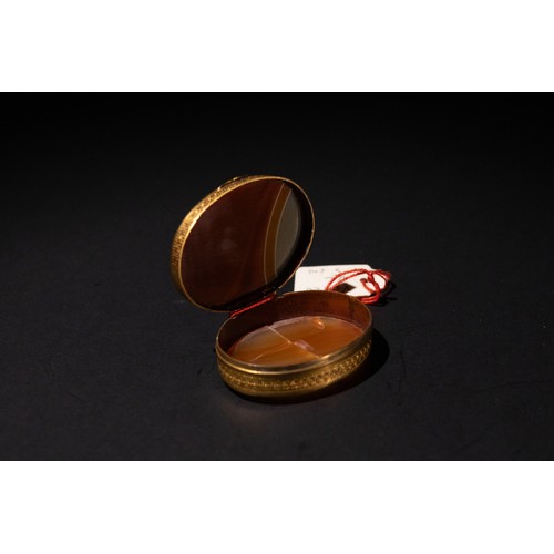 32 - A Lot of 2 Snuff Boxes Featuring: A Circular Bone Snuff Box with a Miniature Representing a Lady, Pr... 