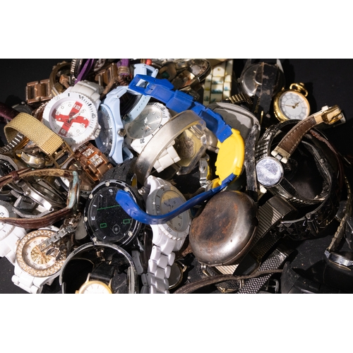 128 - A Lot of Mixed Watches, Consisting of Stainless Steel Cased Bracelet Watches & More.

Provenance: Pr... 