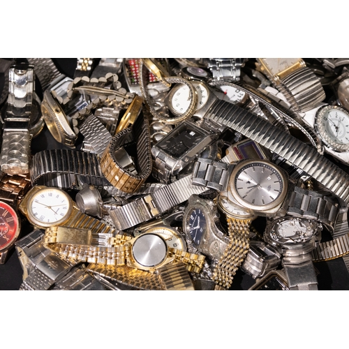 129 - A Lot of Mixed Watches, Consisting of Stainless Steel Cased Bracelet Watches & More.

Provenance: Pr... 