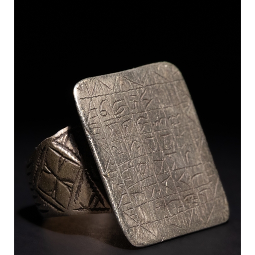 316 - **NO RESERVE**

An Islamic Persian Talismanic Silver Ring with Geometric Inscriptions.

This Islamic... 