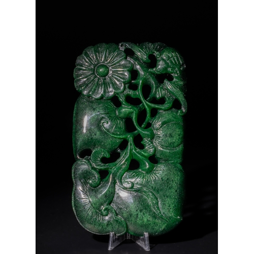 250 - A Chinese Openwork Green Jade Plaque with Floral and Bird Motif.

This Chinese openwork jade plaque ... 