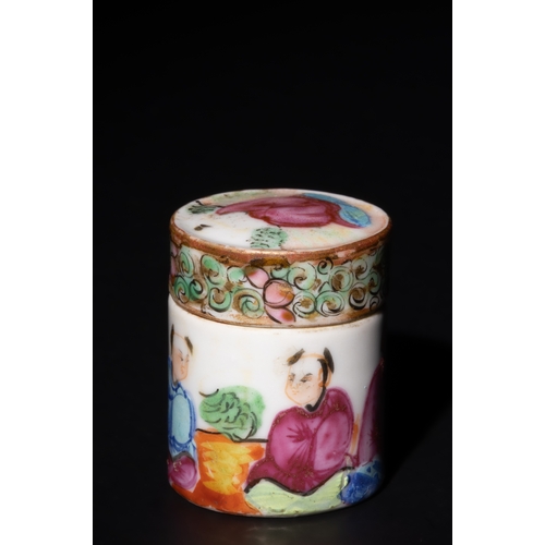 320 - **NO RESERVE**

A Chinese Porcelain Rose-Decorated Cylindrical Lidded Box.

This porcelain lidded bo... 