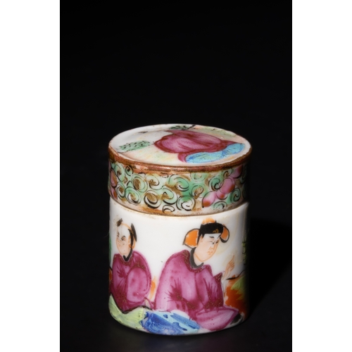 320 - **NO RESERVE**

A Chinese Porcelain Rose-Decorated Cylindrical Lidded Box.

This porcelain lidded bo... 