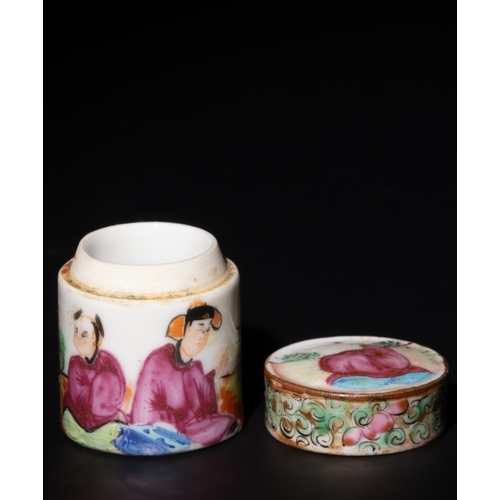 320 - **NO RESERVE**

A Chinese Porcelain Rose-Decorated Cylindrical Lidded Box.

This porcelain lidded bo... 