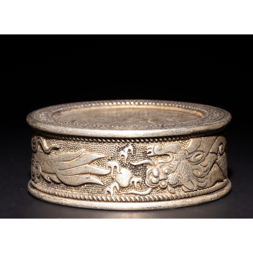 322 - **NO RESERVE**

A Chinese White Metal Lidded Box with Intricate Dragon Motif.

This circular Chinese... 