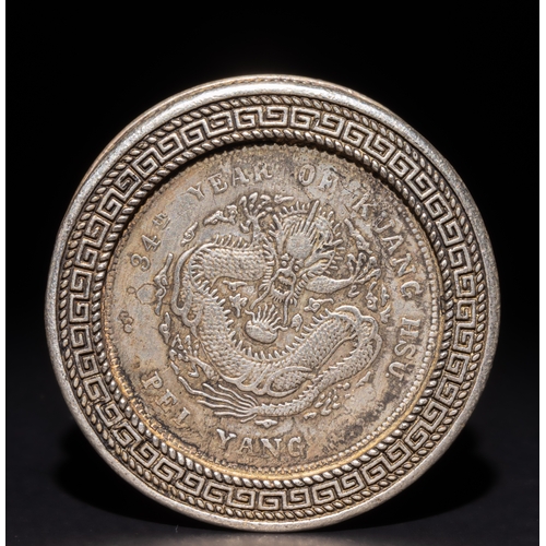 322 - **NO RESERVE**

A Chinese White Metal Lidded Box with Intricate Dragon Motif.

This circular Chinese... 