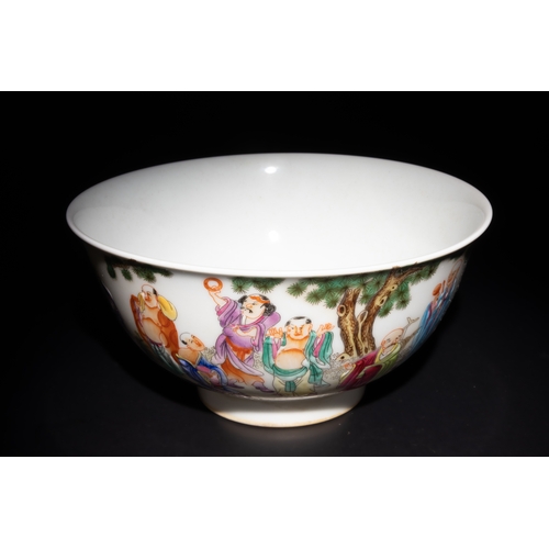 262 - A Chinese Famille Rose Bowl with Outdoor Figures and 4 Character Marks to the Base.

This Chinese po... 