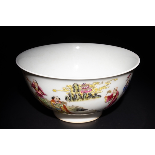 262 - A Chinese Famille Rose Bowl with Outdoor Figures and 4 Character Marks to the Base.

This Chinese po... 