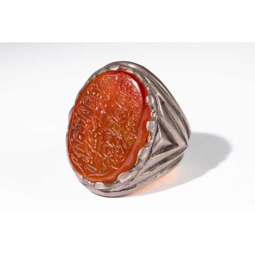 327 - **NO RESERVE**

An Islamic Agate Silver Ring with Calligraphic Inscription.

This Islamic silver rin... 