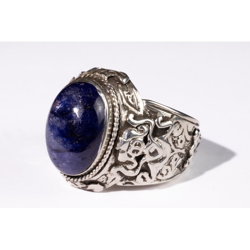 332 - **NO RESERVE**

An Indian Silver Ring with Oval Faceted Gemstone, Possibly Sapphire.

This Indian si... 