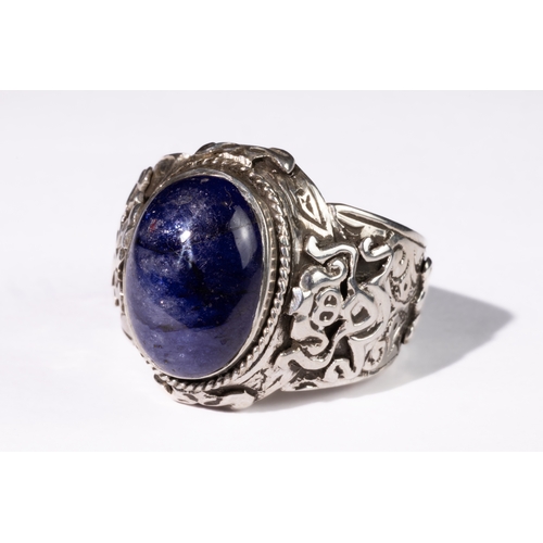 332 - **NO RESERVE**

An Indian Silver Ring with Oval Faceted Gemstone, Possibly Sapphire.

This Indian si... 