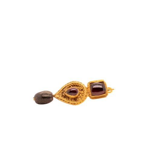 45 - A Pair of Byzantine Gold Earrings with Garnet.

This pair of Byzantine gold earrings showcases finel... 