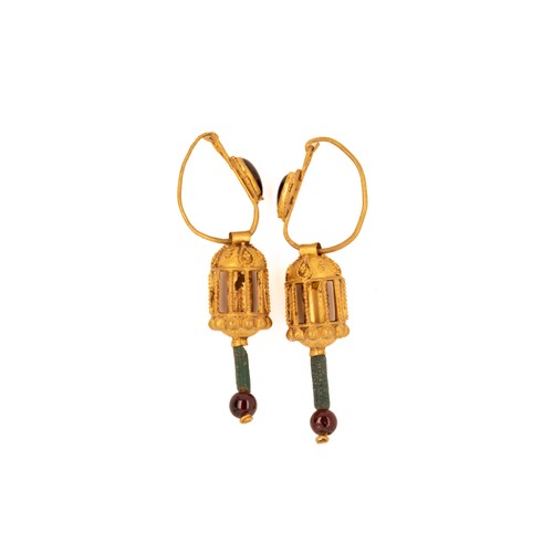 46 - A Pair of Byzantine Gold Earrings with Garnet.

A pair of Byzantine earrings crafted from gold, feat... 