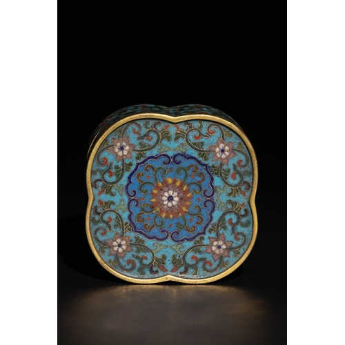 75 - A Chinese Cloisonné Enamel Lidded Box with Floral Motif, 19th Century.

A Chinese cloisonné enamel l... 