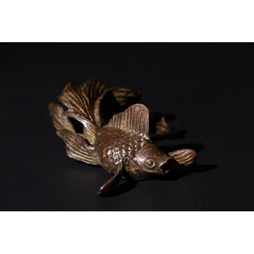 181 - A Japanese Bronze Goldfish Sculpture with a Mark to the Base.

A Japanese bronze figure of a goldfis... 