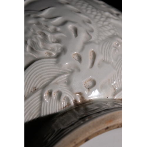 84 - A Chinese White Porcelain Twin-Handled Dragon Vase with Six Character Marks to the Base.

This Chine... 