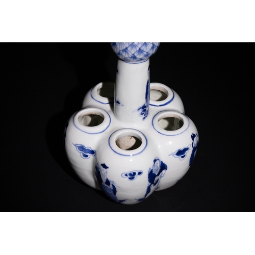 87 - A Chinese Blue and White Porcelain Multi-Sprouted Tulip Vase.

This Chinese blue and white porcelain... 