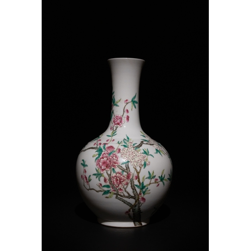 123 - A Chinese Famille Rose Porcelain Large Vase with Floral Motifs & Six Character Marks to the Base.

T... 