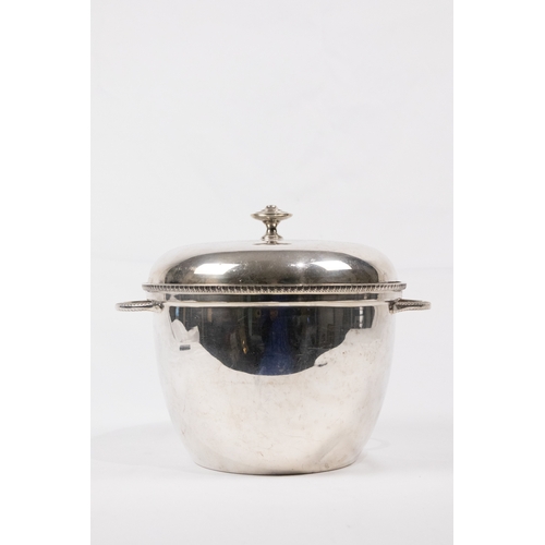 322 - **NO RESERVE**

An English Silver-Plated Lidded Serving Pot with Ornate Handles.

A silver-plated li... 