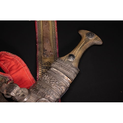 14 - A White Metal Curved Dagger Jambiya with Rhino Horn Hilt, Oman or Yemen, 19th Century.

The hilt is ... 