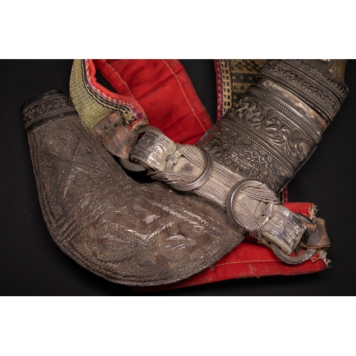 14 - A White Metal Curved Dagger Jambiya with Rhino Horn Hilt, Oman or Yemen, 19th Century.

The hilt is ... 