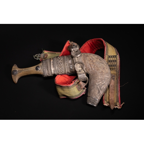 14 - A White Metal Curved Dagger Jambiya with Rhino Horn Hilt, Oman or Yemen, 19th Century.

The hilt is ... 