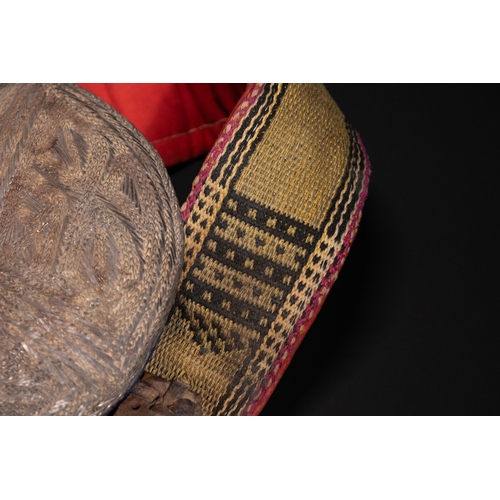 14 - A White Metal Curved Dagger Jambiya with Rhino Horn Hilt, Oman or Yemen, 19th Century.

The hilt is ... 