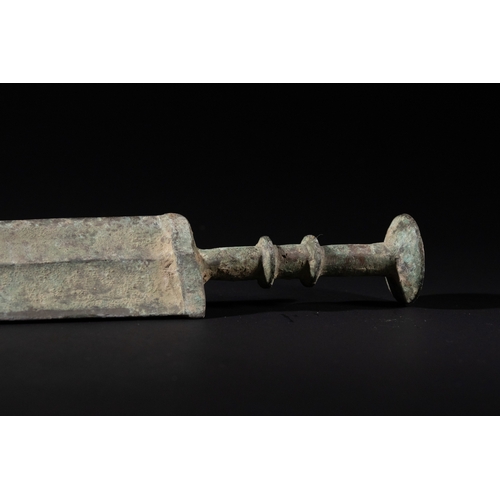 342 - A Chinese Bronze Sword, Possibly Warring States / Western Han Dynasty - A Chinese Bronze Sword, poss... 