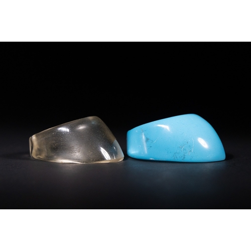 44 - A Pair of Mughal Archer's Rings, one of Rock Crystal and one possibly of Turquoise - A pair of arche... 