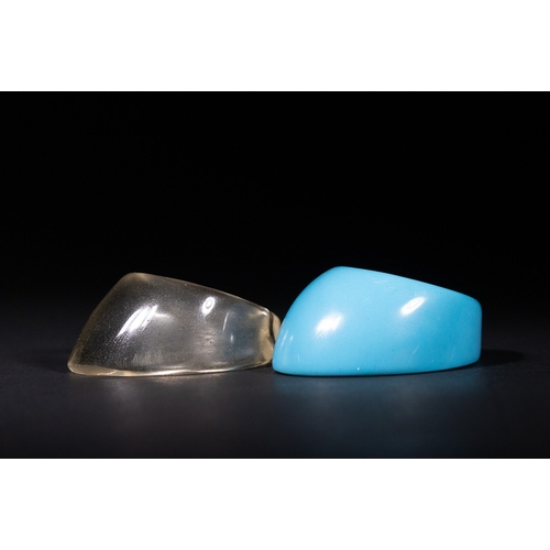 44 - A Pair of Mughal Archer's Rings, one of Rock Crystal and one possibly of Turquoise - A pair of arche... 